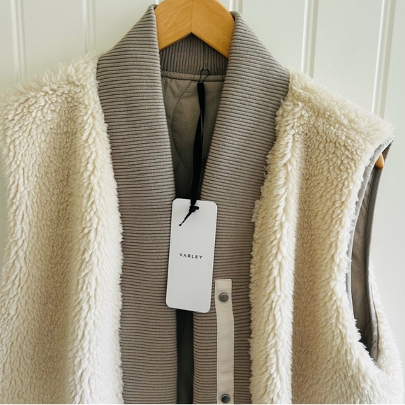 Varley Covey Reversible Quilt Gilet VEST
NWT
Size medium - Picture 5 of 14